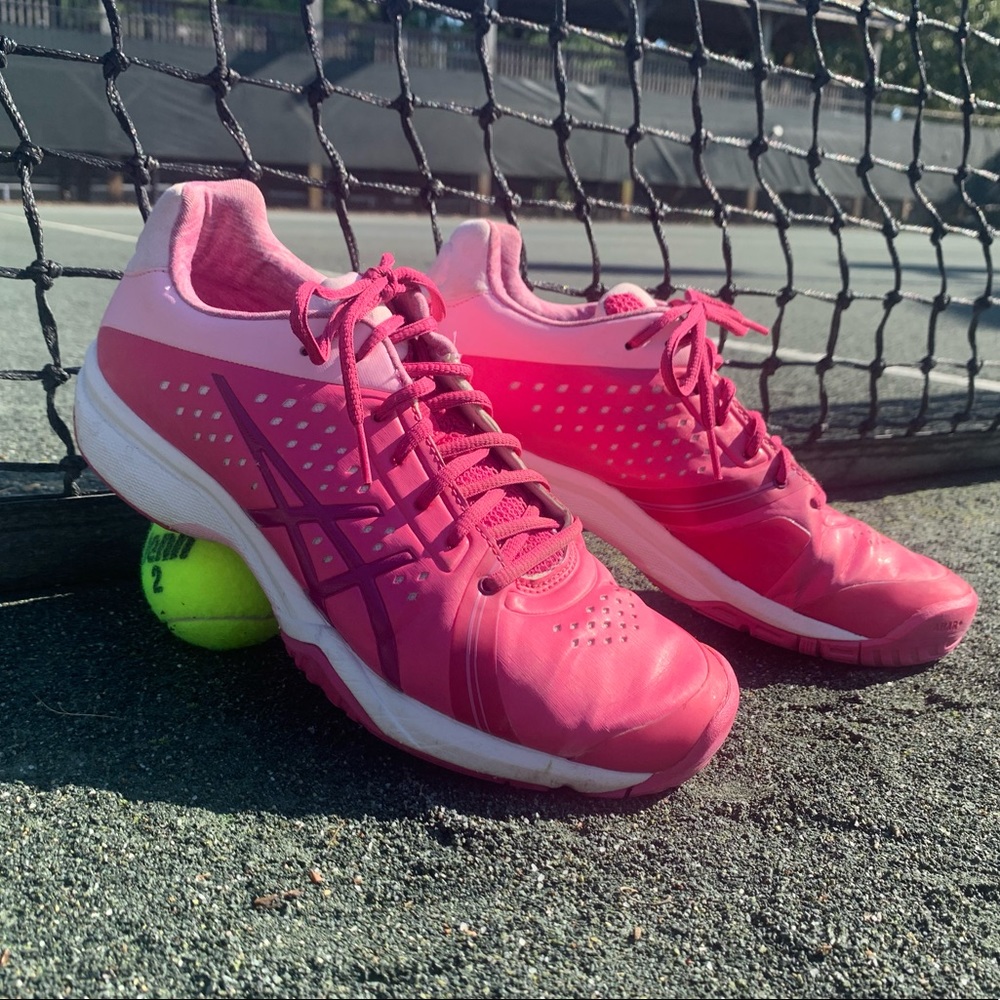 Women’s Bella ASICs Tennis Court Shoes Sz9